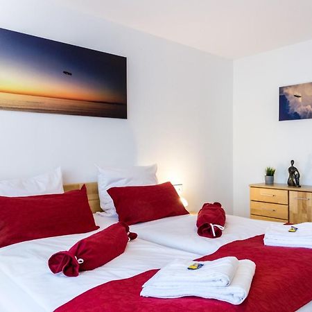 Apartment Eastside Mit 3 Zimmern Fur Bis Zu 5 Personen Mit Balkon Friedrichshafen Bagian luar foto