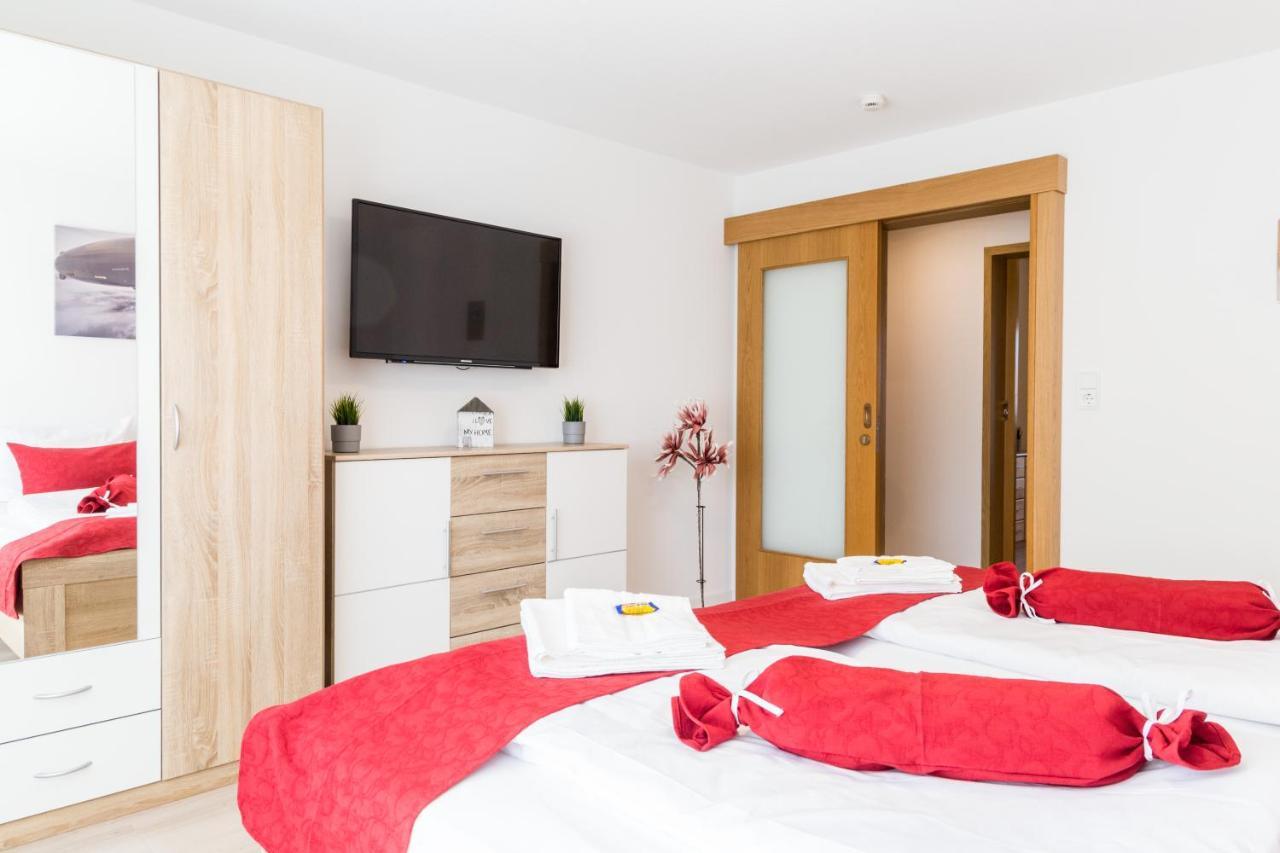 Apartment Eastside Mit 3 Zimmern Fur Bis Zu 5 Personen Mit Balkon Friedrichshafen Bagian luar foto