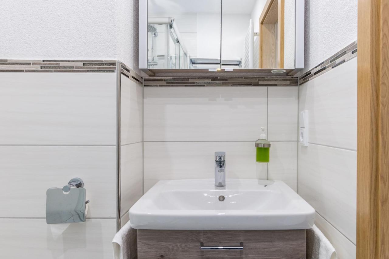 Apartment Eastside Mit 3 Zimmern Fur Bis Zu 5 Personen Mit Balkon Friedrichshafen Bagian luar foto