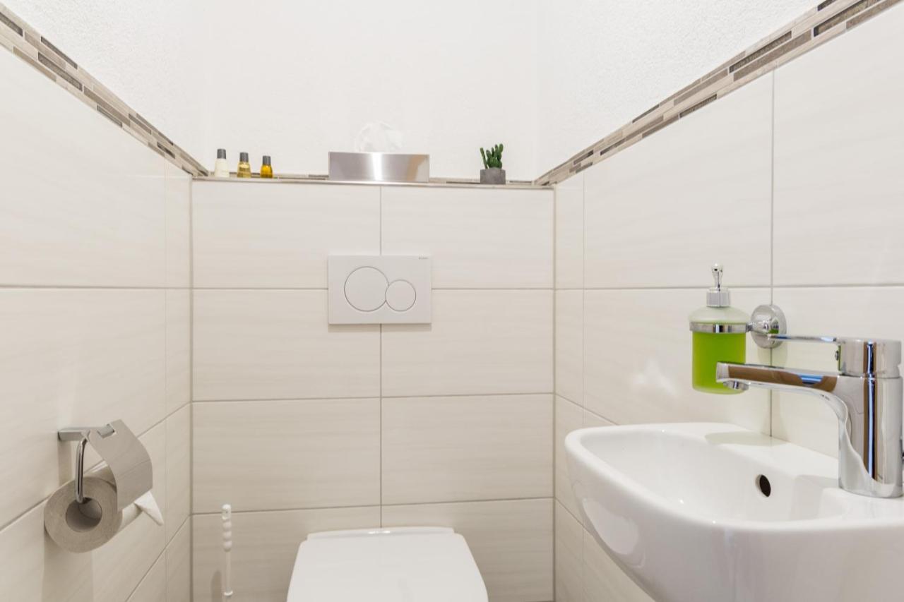 Apartment Eastside Mit 3 Zimmern Fur Bis Zu 5 Personen Mit Balkon Friedrichshafen Bagian luar foto