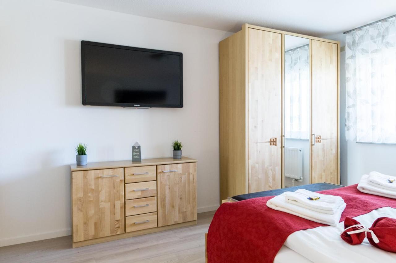 Apartment Eastside Mit 3 Zimmern Fur Bis Zu 5 Personen Mit Balkon Friedrichshafen Bagian luar foto